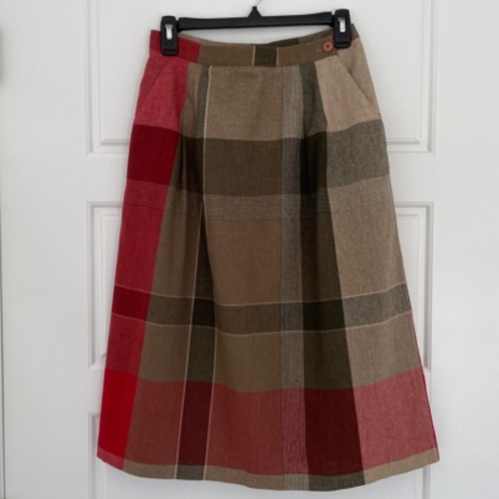 !!!! SOLD !!! Jones New York Vintage Wool Mix Plaid Skirt